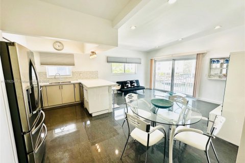 Condominio en venta en North Miami Beach, Florida, 2 dormitorios, 91.97 m2 № 1895254 - foto 7