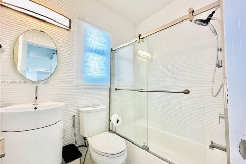 Condominio en venta en North Miami Beach, Florida, 2 dormitorios, 91.97 m2 № 1895254 - foto 19