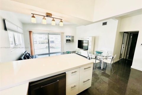 Condominio en venta en North Miami Beach, Florida, 2 dormitorios, 91.97 m2 № 1895254 - foto 10