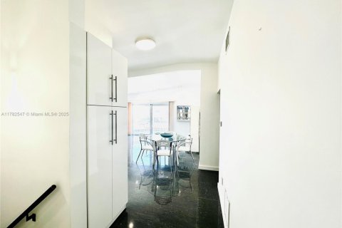 Condominio en venta en North Miami Beach, Florida, 2 dormitorios, 91.97 m2 № 1895254 - foto 12