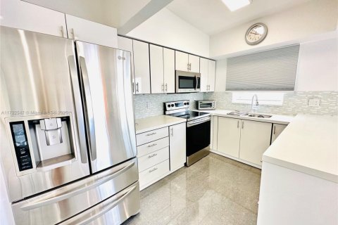 Condominio en venta en North Miami Beach, Florida, 2 dormitorios, 91.97 m2 № 1895254 - foto 9