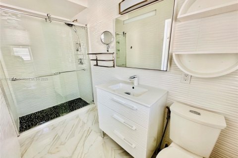 Condominio en venta en North Miami Beach, Florida, 2 dormitorios, 91.97 m2 № 1895254 - foto 14
