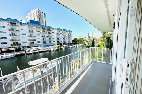 Condominio en venta en North Miami Beach, Florida, 2 dormitorios, 91.97 m2 № 1895254 - foto 22