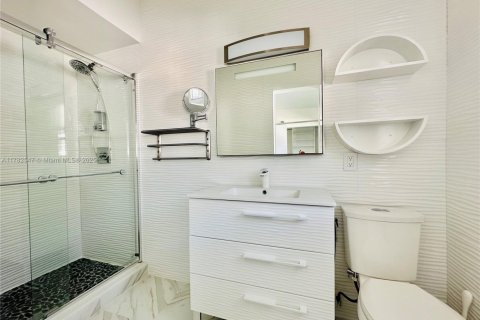 Condominio en venta en North Miami Beach, Florida, 2 dormitorios, 91.97 m2 № 1895254 - foto 15