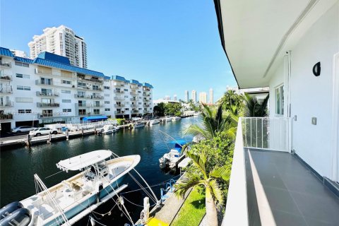 Condominio en venta en North Miami Beach, Florida, 2 dormitorios, 91.97 m2 № 1895254 - foto 23