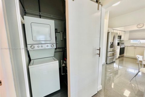 Condominio en venta en North Miami Beach, Florida, 2 dormitorios, 91.97 m2 № 1895254 - foto 21