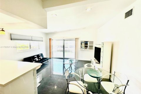 Condominio en venta en North Miami Beach, Florida, 2 dormitorios, 91.97 m2 № 1895254 - foto 6