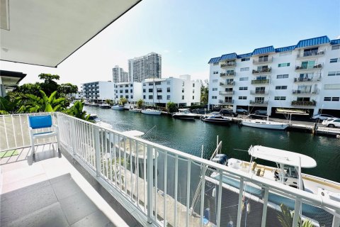 Condominio en venta en North Miami Beach, Florida, 2 dormitorios, 91.97 m2 № 1895254 - foto 24
