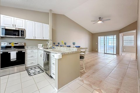 House in Palm Harbor, Florida 3 bedrooms, 88.26 sq.m. № 1826452 - photo 4