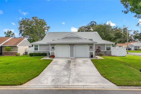 House in Palm Harbor, Florida 3 bedrooms, 88.26 sq.m. № 1826452 - photo 1