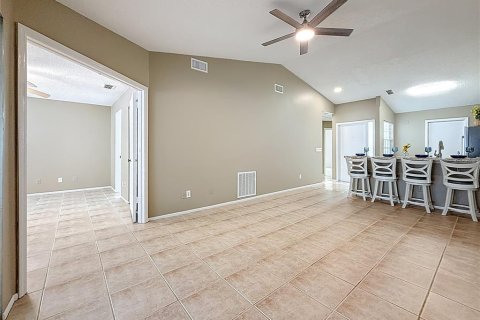 House in Palm Harbor, Florida 3 bedrooms, 88.26 sq.m. № 1826452 - photo 13