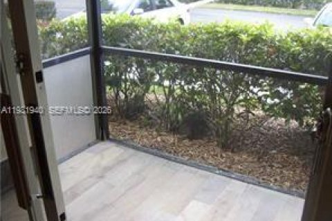 Condominio en alquiler en Pompano Beach, Florida, 1 dormitorio, 59.46 m2 № 2043221 - foto 11