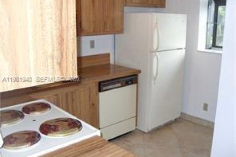 Condominio en alquiler en Pompano Beach, Florida, 1 dormitorio, 59.46 m2 № 2043221 - foto 3