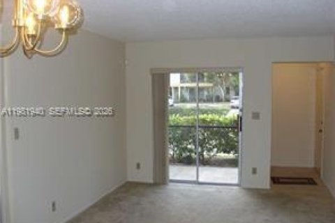 Кондоминиум с 1 спальней в Помпано-Бич, Флорида № 2043221