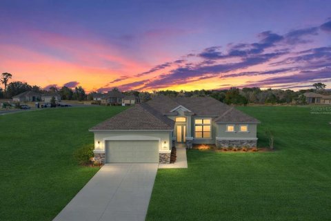 House in Inverness, Florida 3 bedrooms, 140.1 sq.m. № 2166018