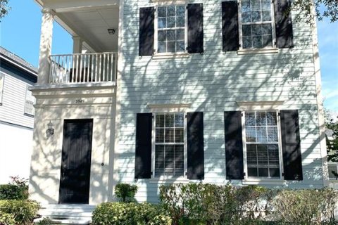 House in Orlando, Florida 4 bedrooms, 275.46 sq.m. № 1563951 - photo 1