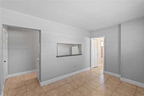 Condo in Miami, Florida, 1 bedroom  № 2033734 - photo 13