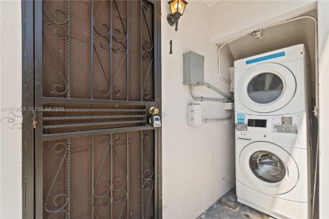 Condo in Miami, Florida, 1 bedroom  № 2033734 - photo 21