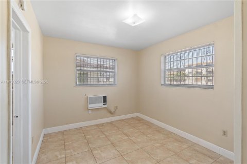 Condo in Miami, Florida, 1 bedroom  № 2033734 - photo 16