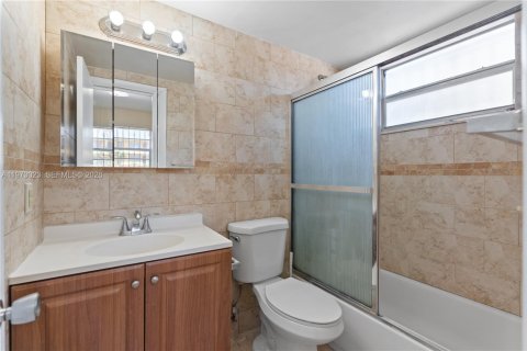 Condo in Miami, Florida, 1 bedroom  № 2033734 - photo 19