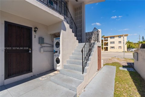 Condo in Miami, Florida, 1 bedroom  № 2033734 - photo 6