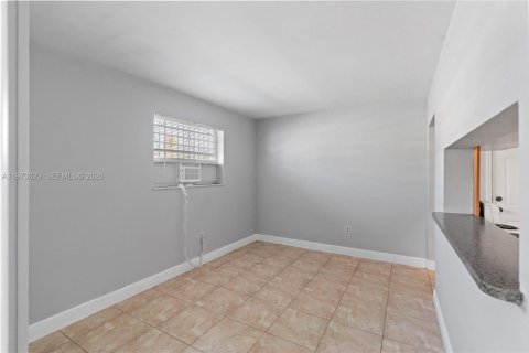 Condo in Miami, Florida, 1 bedroom  № 2033734 - photo 15