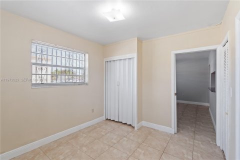 Condo in Miami, Florida, 1 bedroom  № 2033734 - photo 17