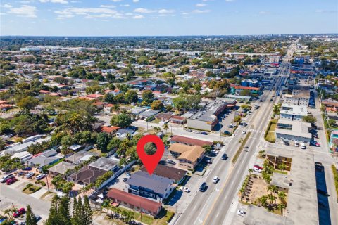 Condo in Miami, Florida, 1 bedroom  № 2033734 - photo 2