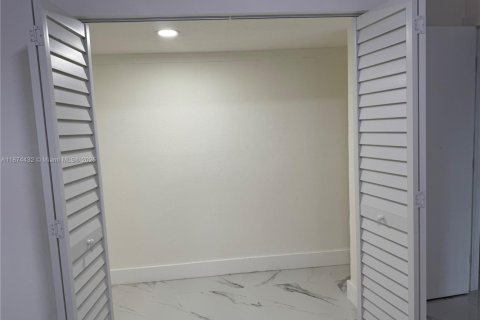 Купить виллу или дом в Майами-Гарденс, Флорида 4 спальни, 142.23м2, № 1926301 - фото 26