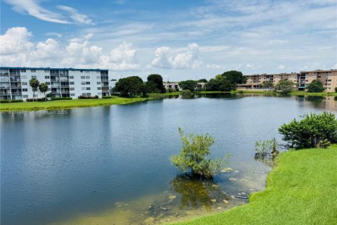 Condominio en alquiler en Miami, Florida, 1 dormitorio, 78.22 m2 № 1927213 - foto 6