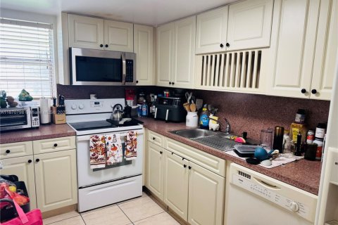 Condominio en alquiler en Miami, Florida, 1 dormitorio, 78.22 m2 № 1927213 - foto 13