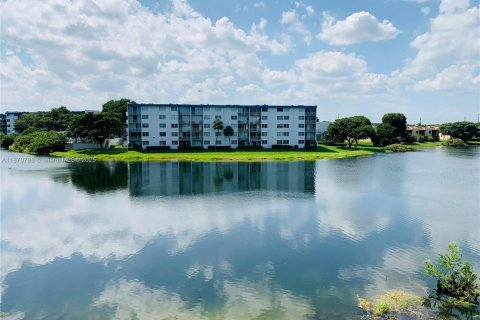 Condominio en alquiler en Miami, Florida, 1 dormitorio, 78.22 m2 № 1927213 - foto 2