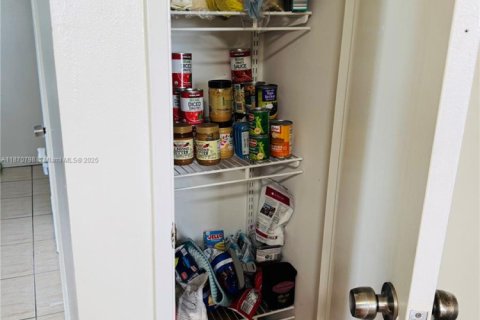 Condominio en alquiler en Miami, Florida, 1 dormitorio, 78.22 m2 № 1927213 - foto 16