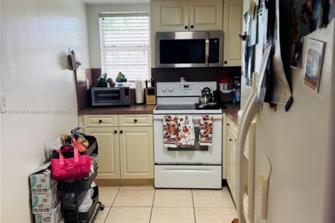Condominio en alquiler en Miami, Florida, 1 dormitorio, 78.22 m2 № 1927213 - foto 15