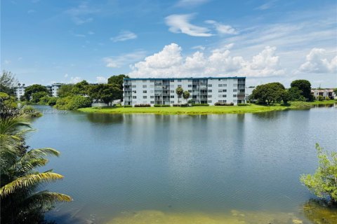 Condominio en alquiler en Miami, Florida, 1 dormitorio, 78.22 m2 № 1927213 - foto 27