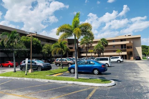 Condominio en alquiler en Miami, Florida, 1 dormitorio, 78.22 m2 № 1927213 - foto 28