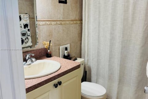 Condominio en alquiler en Miami, Florida, 1 dormitorio, 78.22 m2 № 1927213 - foto 17