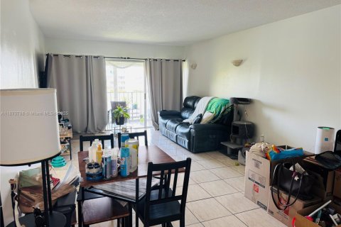 Condominio en alquiler en Miami, Florida, 1 dormitorio, 78.22 m2 № 1927213 - foto 9