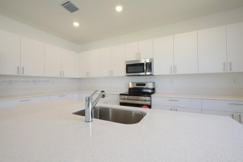 Casa en venta en Homestead, Florida, 5 dormitorios, 321.07 m2 № 1928514 - foto 8