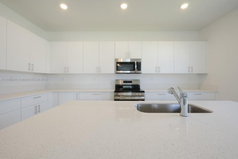 Casa en venta en Homestead, Florida, 5 dormitorios, 321.07 m2 № 1928514 - foto 7