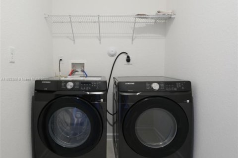 Casa en venta en Homestead, Florida, 5 dormitorios, 321.07 m2 № 1928514 - foto 18