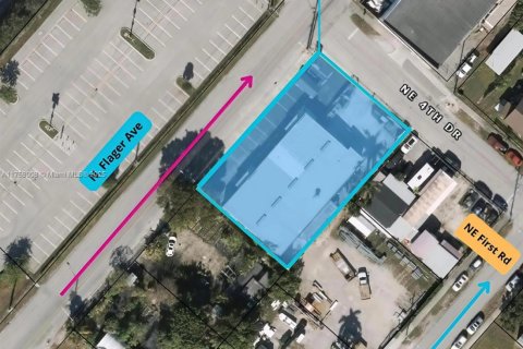 Commercial property in Homestead, Florida № 2080273