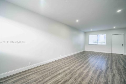 Apartamento en alquiler en Miami Beach, Florida, 1 dormitorio, 91.97 m2 № 1955393 - foto 5