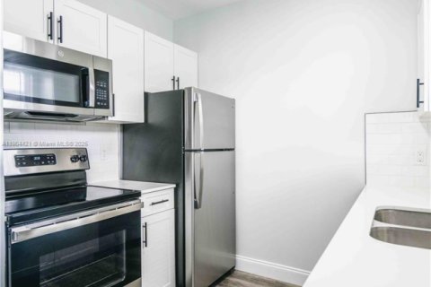 Apartamento en alquiler en Miami Beach, Florida, 1 dormitorio, 91.97 m2 № 1955393 - foto 8