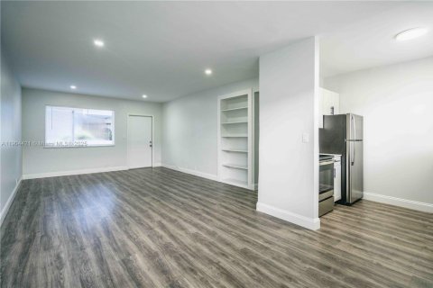 Apartamento en alquiler en Miami Beach, Florida, 1 dormitorio, 91.97 m2 № 1955393 - foto 2
