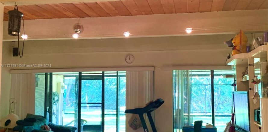 Townhouse in Miami, Florida 3 bedrooms, 156.82 sq.m. № 1702916