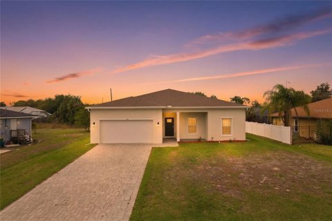 Villa ou maison à Port Charlotte, Floride 4 chambres, 157.19 m2 № 2108176