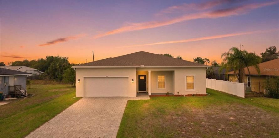 Casa en Port Charlotte, Florida 4 dormitorios, 157.19 m2 № 2108176