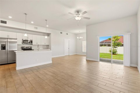 Casa en alquiler en Port Charlotte, Florida, 4 dormitorios, 157.19 m2 № 2108176 - foto 3