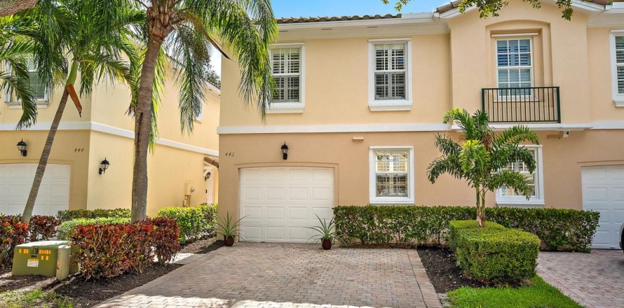 Townhouse in Palm Beach Gardens, Florida 3 bedrooms, 145.86 sq.m. № 2187145